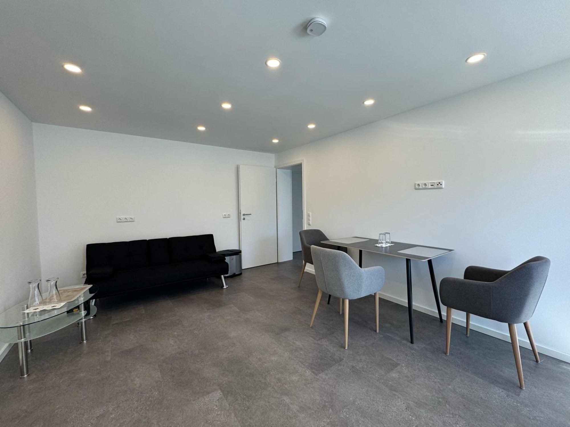Biberbach  W&P Living Wohnung Mit Ausblick - Parkplatz מראה חיצוני תמונה